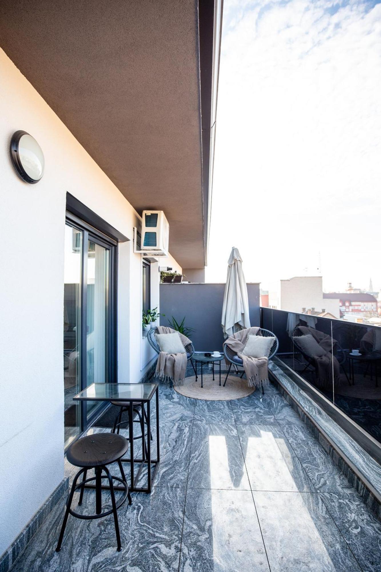 Unique City View Apartment Balcony & Parking Space คลูจ-นาโปกา ภายนอก รูปภาพ